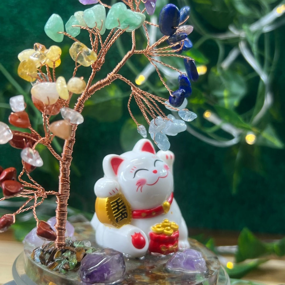Money tree with lucky cat solar